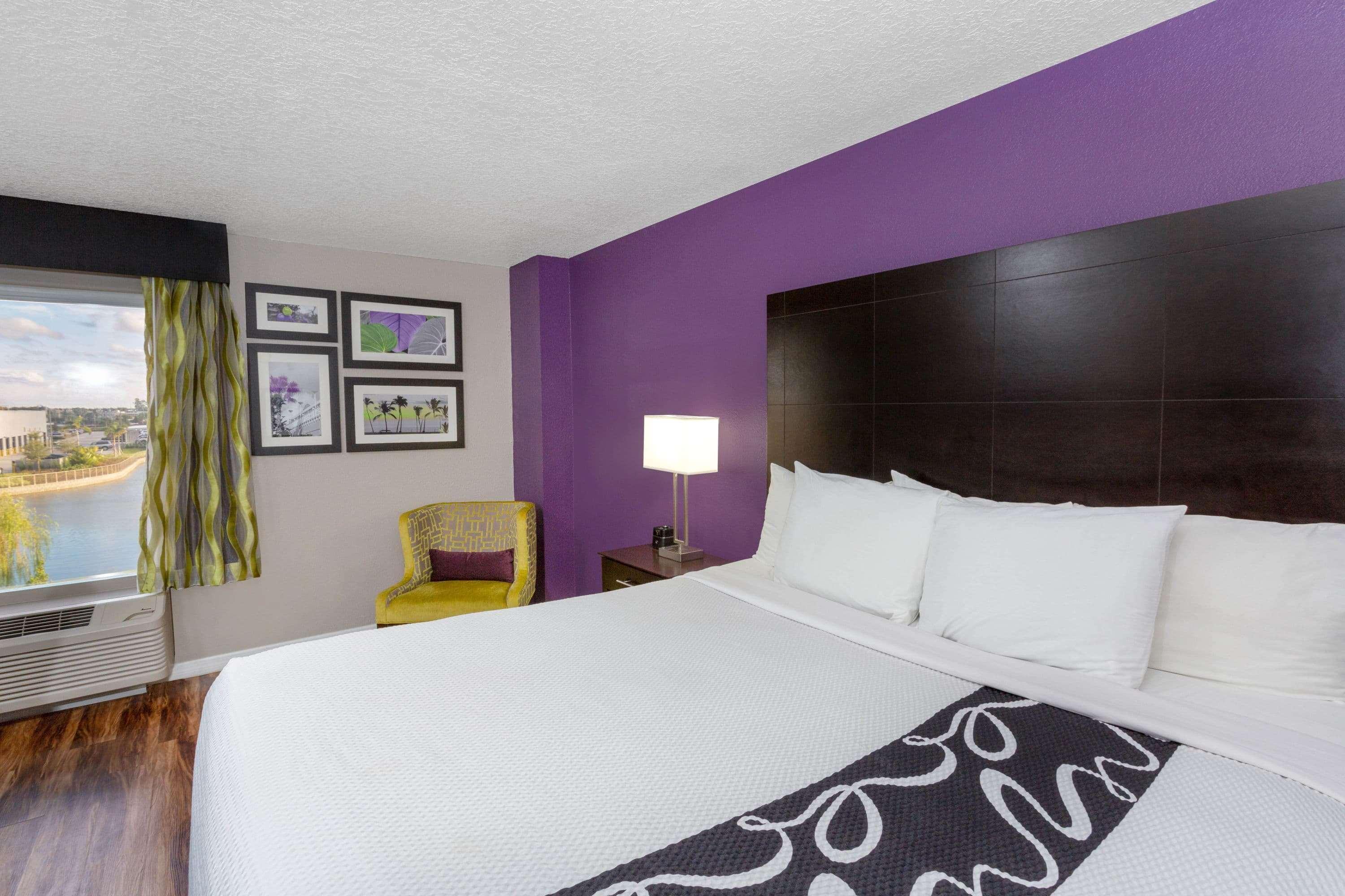 La Quinta By Wyndham Orlando Universal Area - Free Shuttle To Universal Hotel Exterior photo