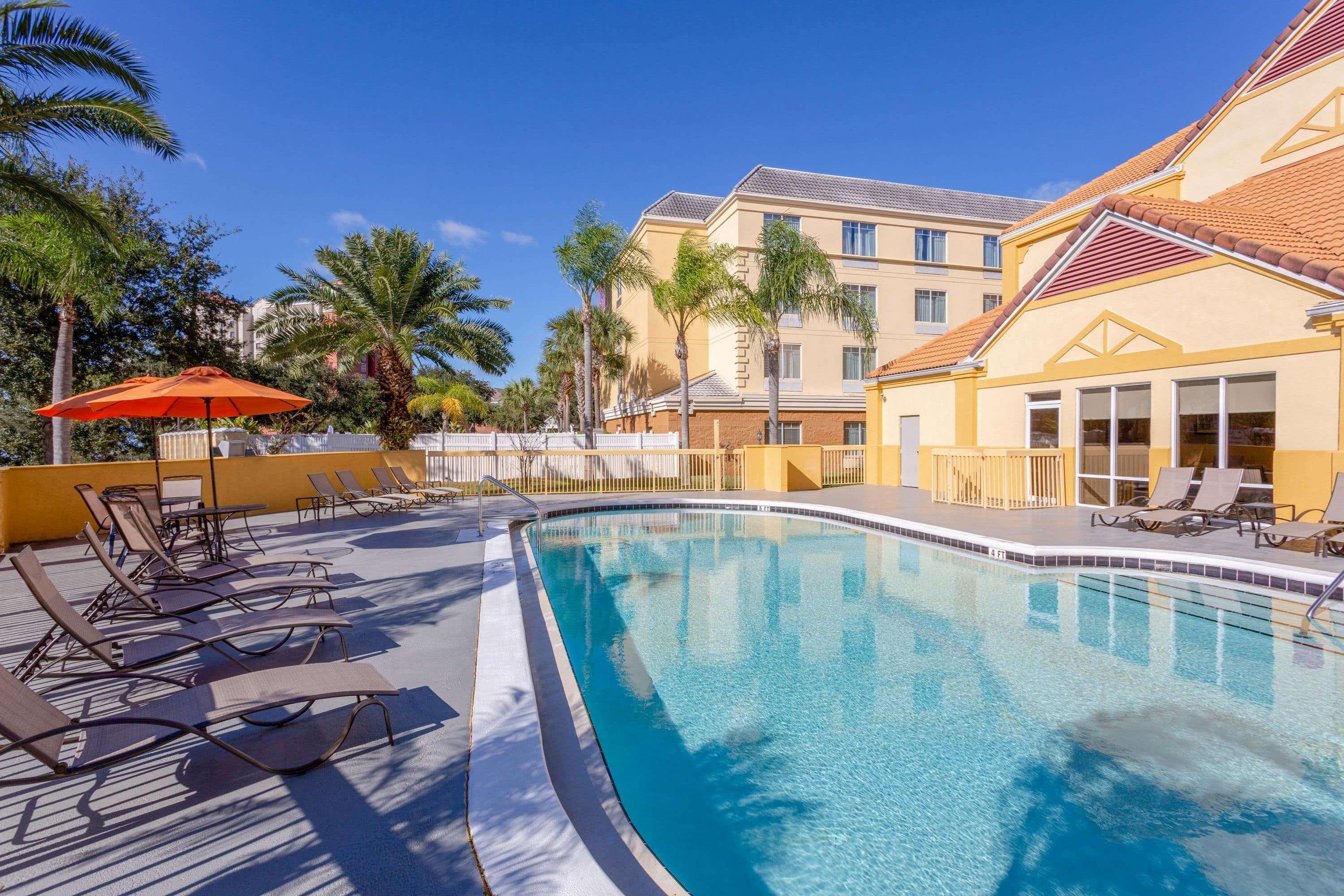 La Quinta By Wyndham Orlando Universal Area - Free Shuttle To Universal Hotel Exterior photo