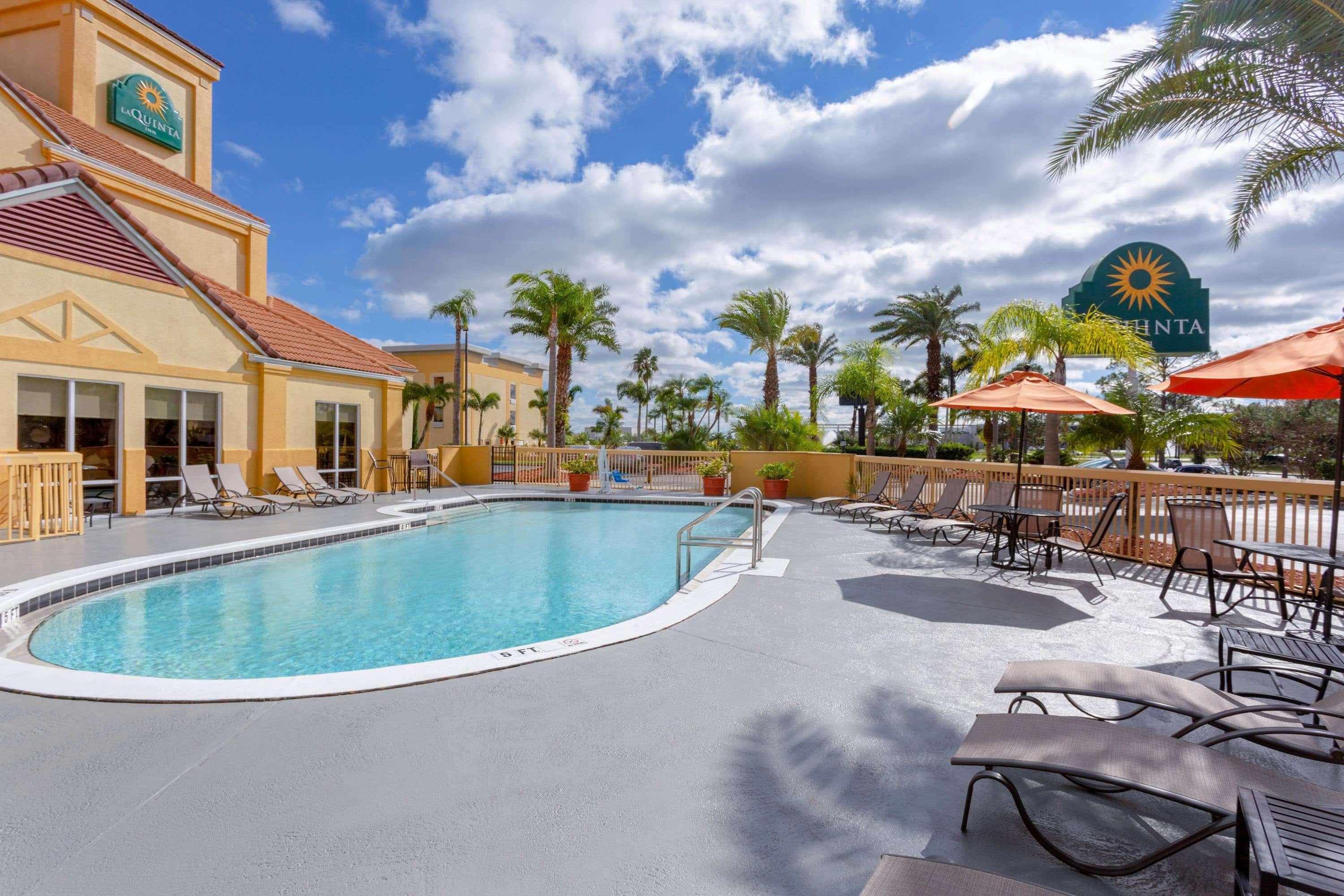 La Quinta By Wyndham Orlando Universal Area - Free Shuttle To Universal Hotel Exterior photo