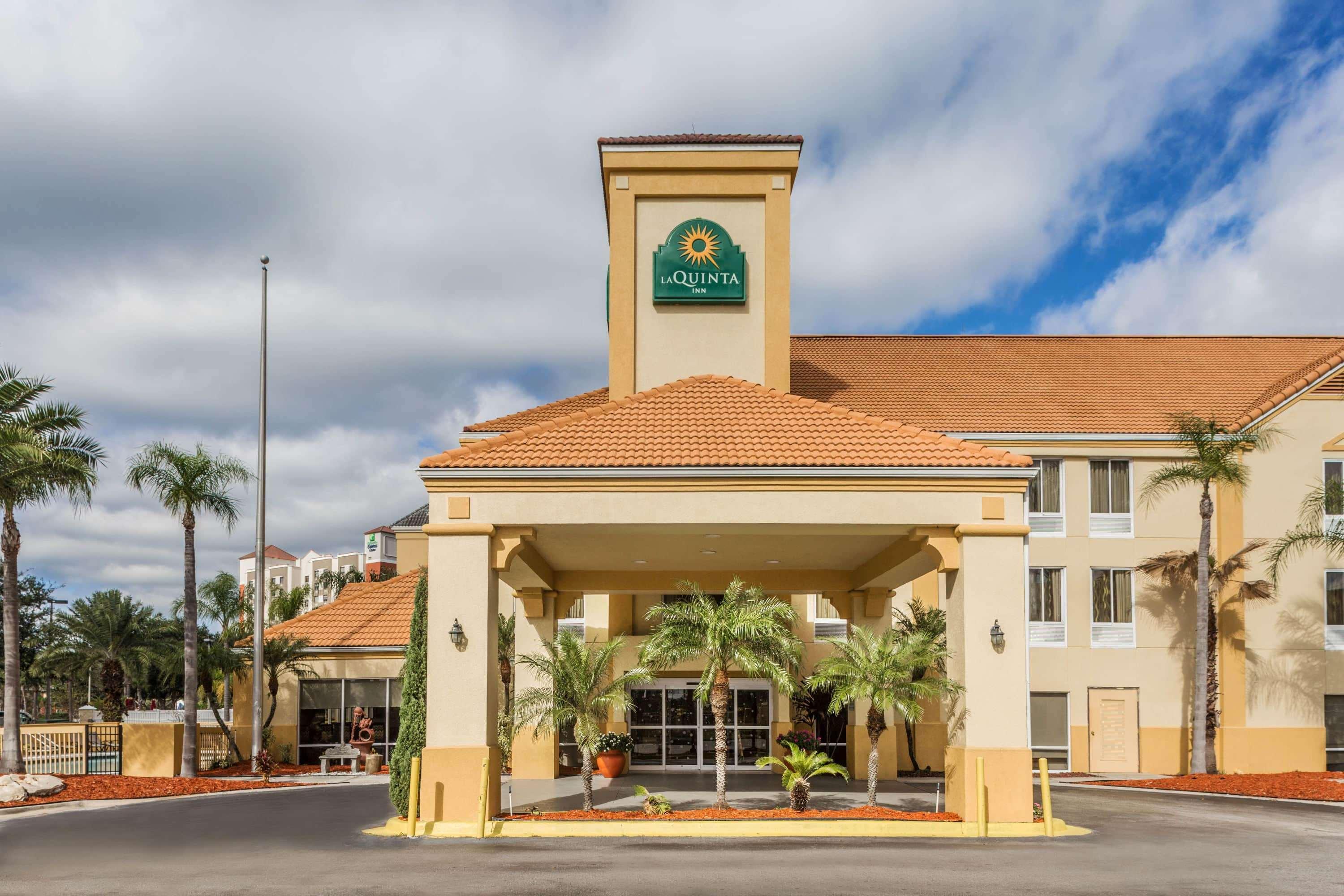 La Quinta By Wyndham Orlando Universal Area - Free Shuttle To Universal Hotel Exterior photo