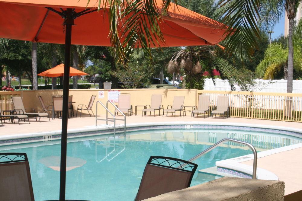 La Quinta By Wyndham Orlando Universal Area - Free Shuttle To Universal Hotel Exterior photo