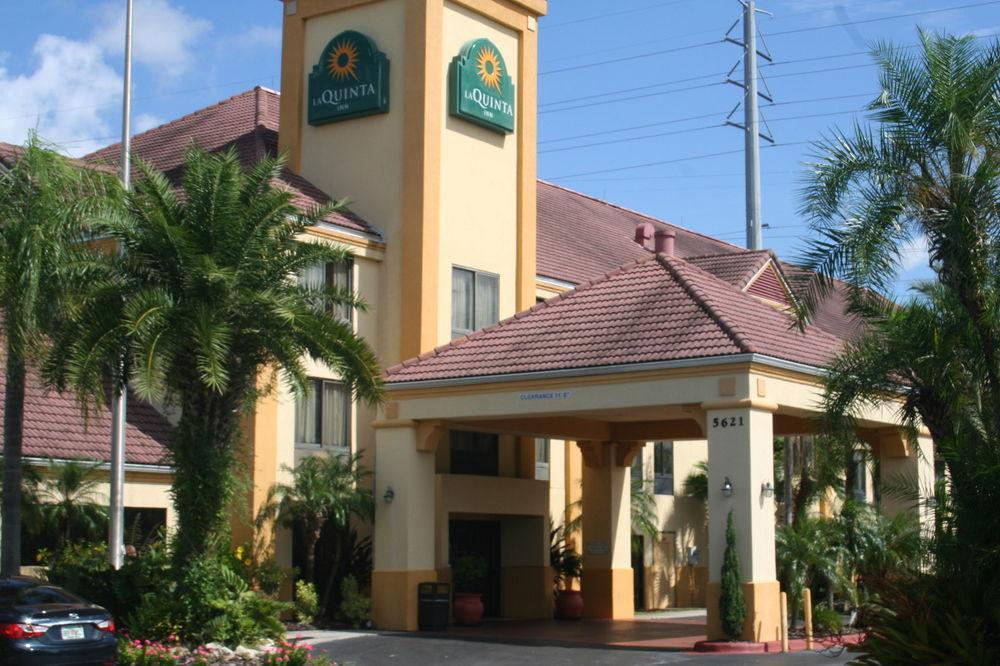 La Quinta By Wyndham Orlando Universal Area - Free Shuttle To Universal Hotel Exterior photo