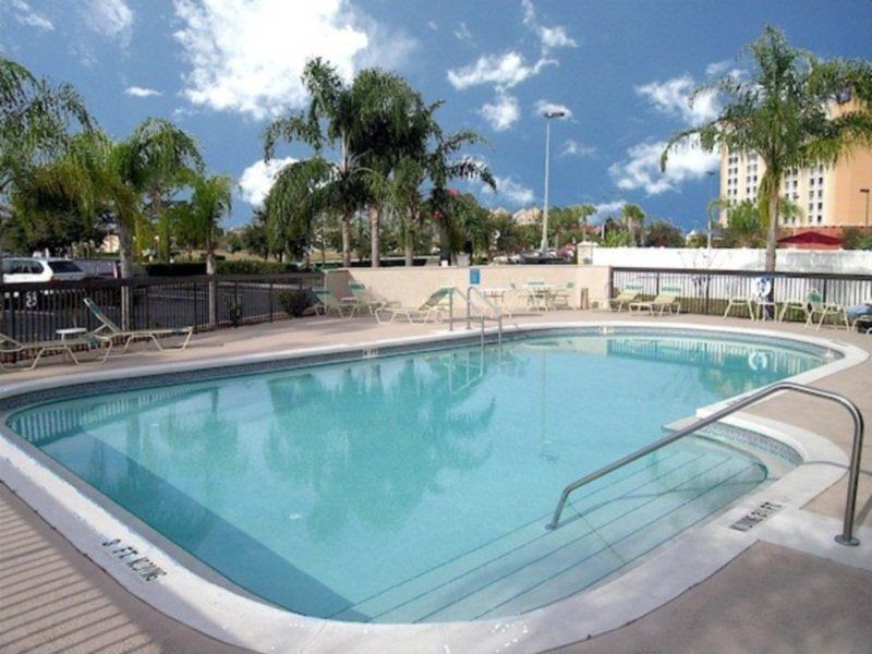 La Quinta By Wyndham Orlando Universal Area - Free Shuttle To Universal Hotel Exterior photo