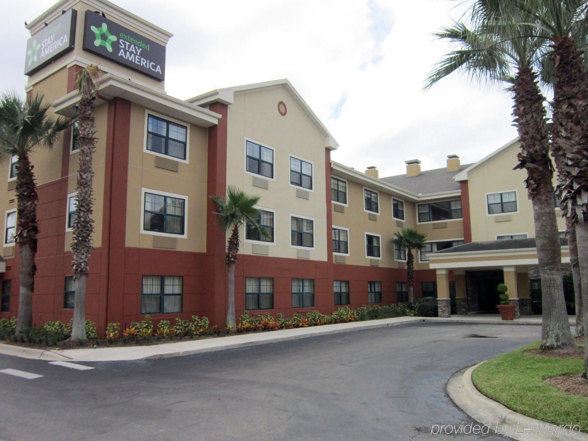 La Quinta By Wyndham Orlando Universal Area - Free Shuttle To Universal Hotel Exterior photo