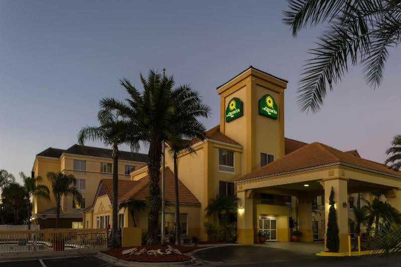 La Quinta By Wyndham Orlando Universal Area - Free Shuttle To Universal Hotel Exterior photo